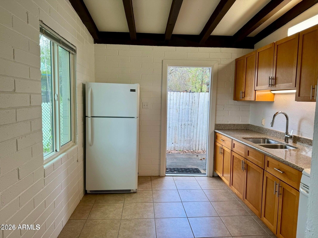 514 W 13th Street - Photo 9