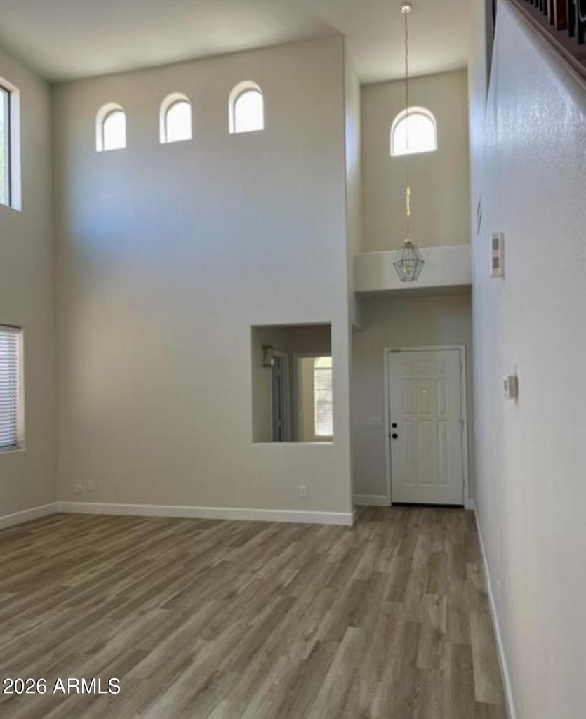722 E Saddle Way - Photo 2