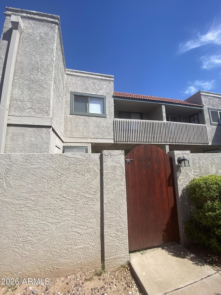 2311 E Hartford Avenue - Photo 0