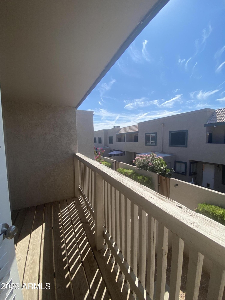 2311 E Hartford Avenue - Photo 13