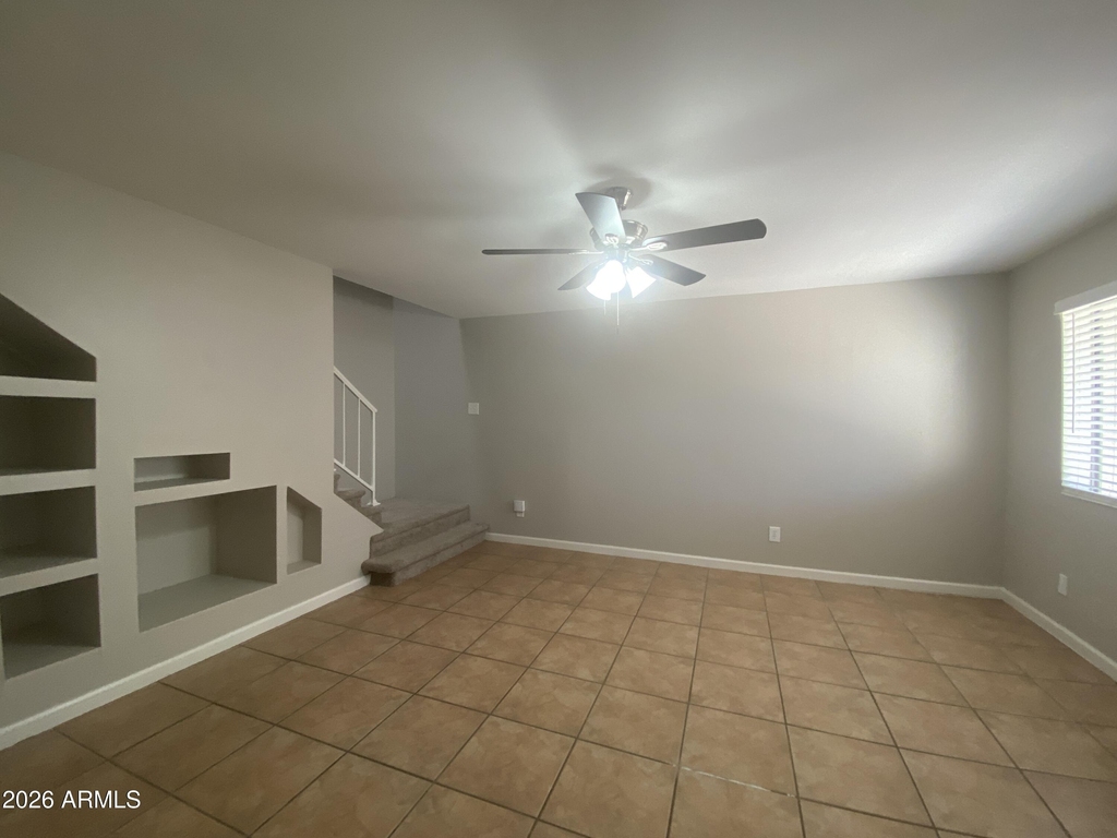 2311 E Hartford Avenue - Photo 2