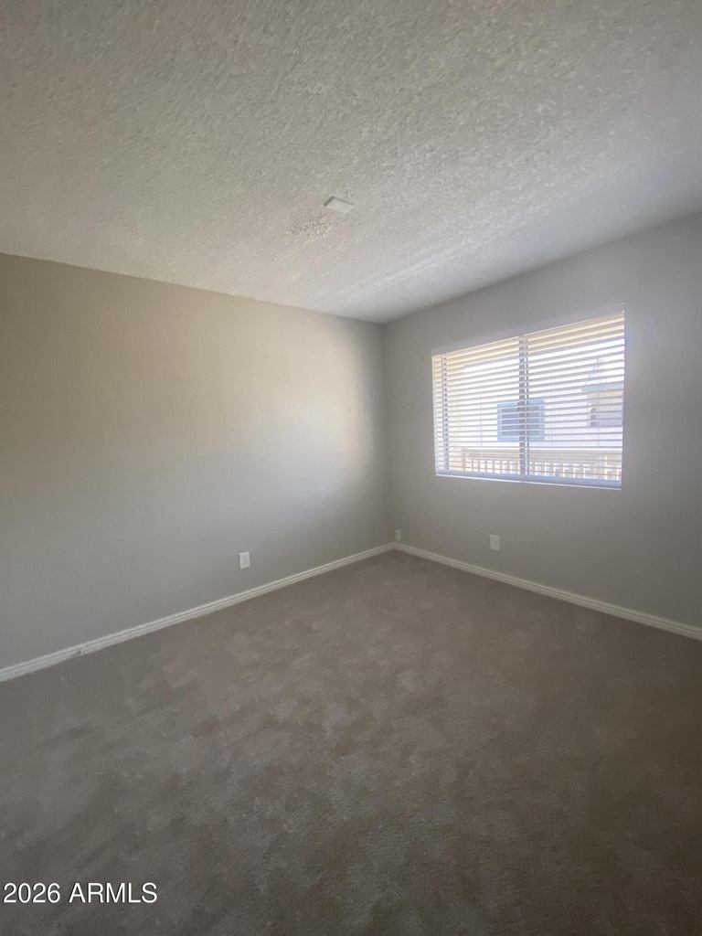 2311 E Hartford Avenue - Photo 11
