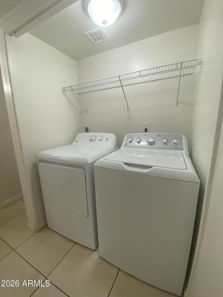 2311 E Hartford Avenue - Photo 14