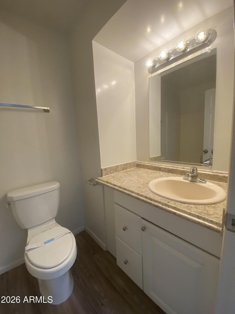 2311 E Hartford Avenue - Photo 10