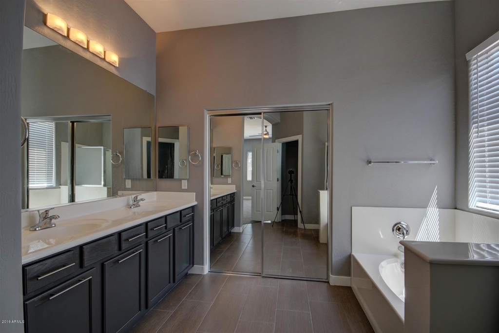 4027 E Marshall Avenue - Photo 3