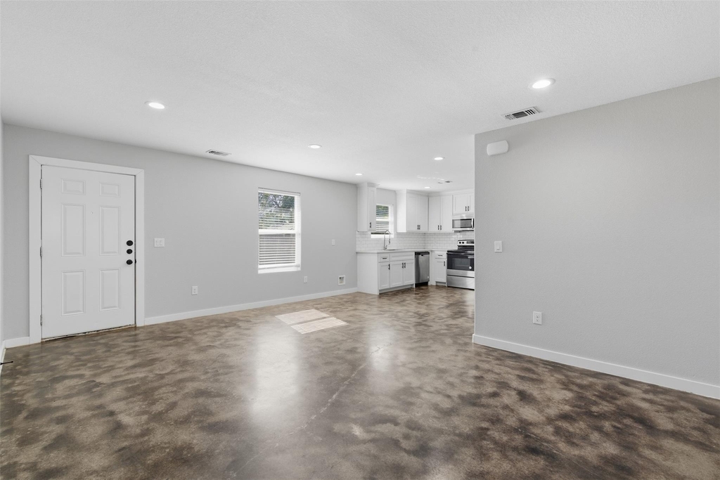 612 W Coffin Street - Photo 1