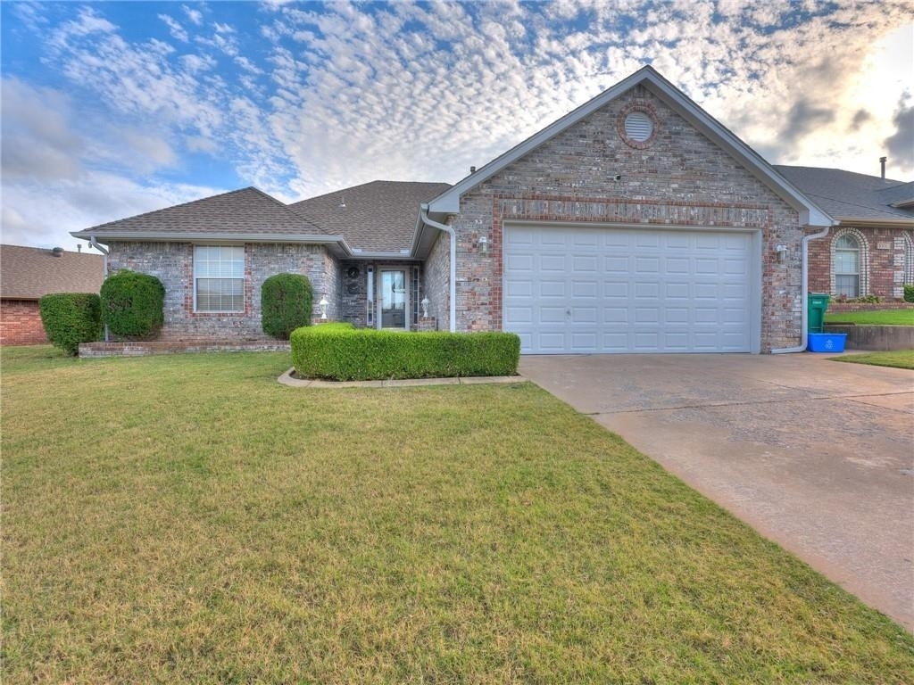 1004 Sw 127th Place - Photo 0