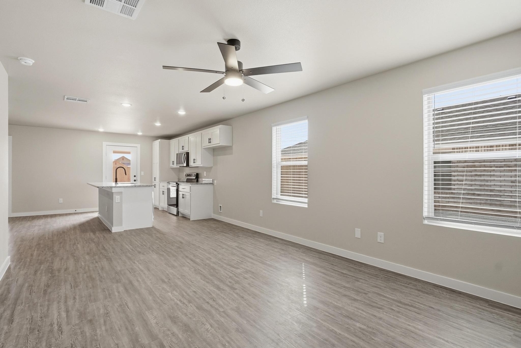 426 Elmont Street - Photo 3