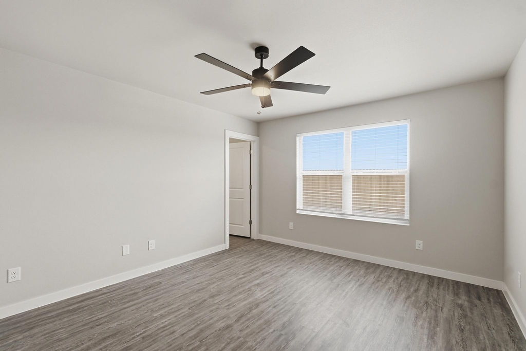 426 Elmont Street - Photo 17