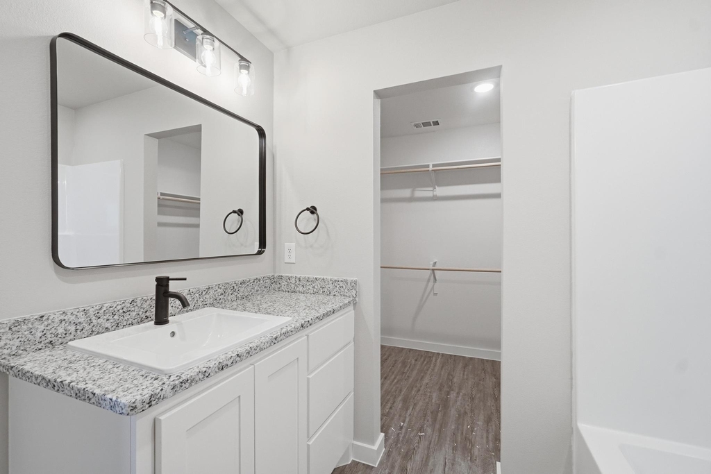 426 Elmont Street - Photo 20