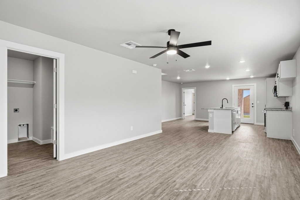 426 Elmont Street - Photo 4