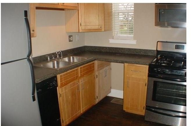 1122 N Zang Boulevard - Photo 6