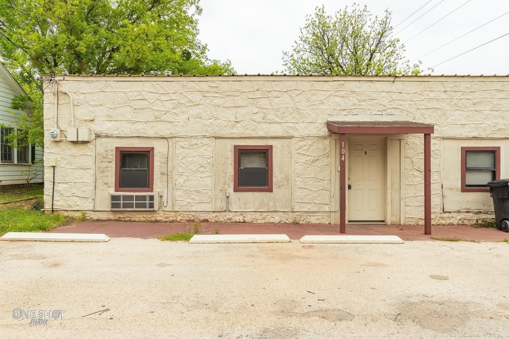 104 College Drive - Photo 0