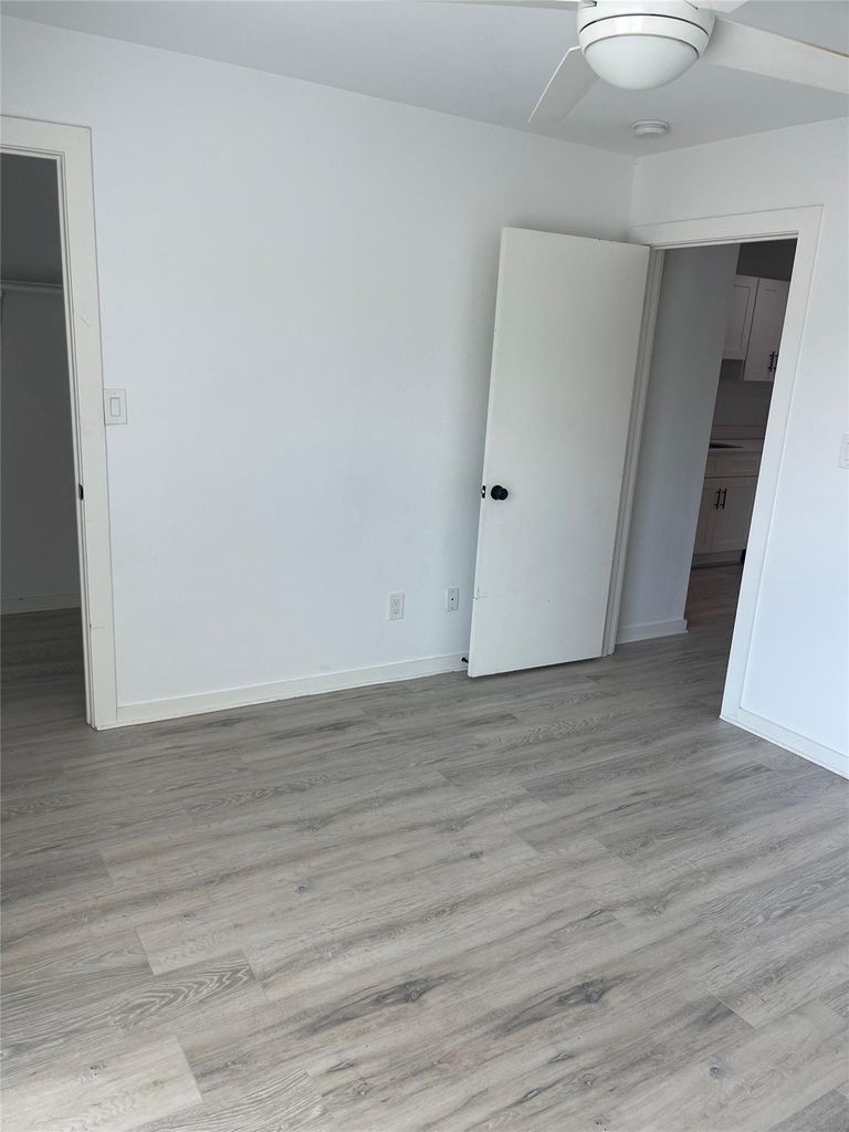 321 E 8th Street - Photo 5