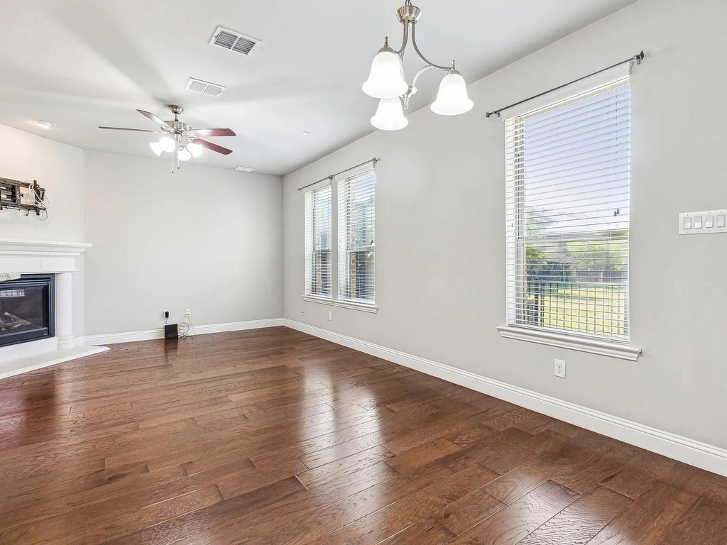 4820 Pasadena Drive - Photo 5