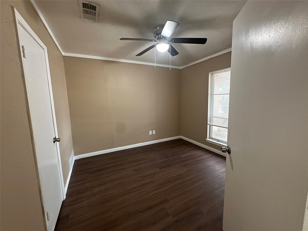 1204 Cordell Street - Photo 3