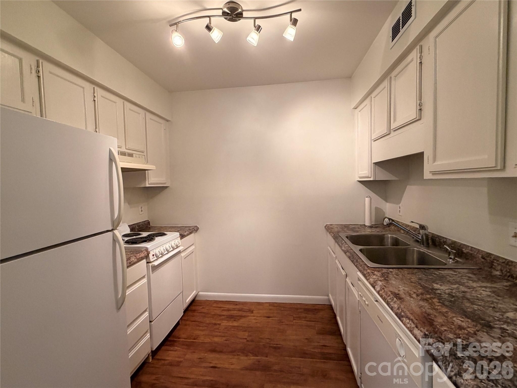 3147 Heathstead Place - Photo 0