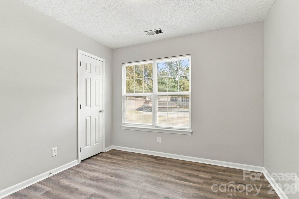 2639 Daffodil Drive - Photo 10