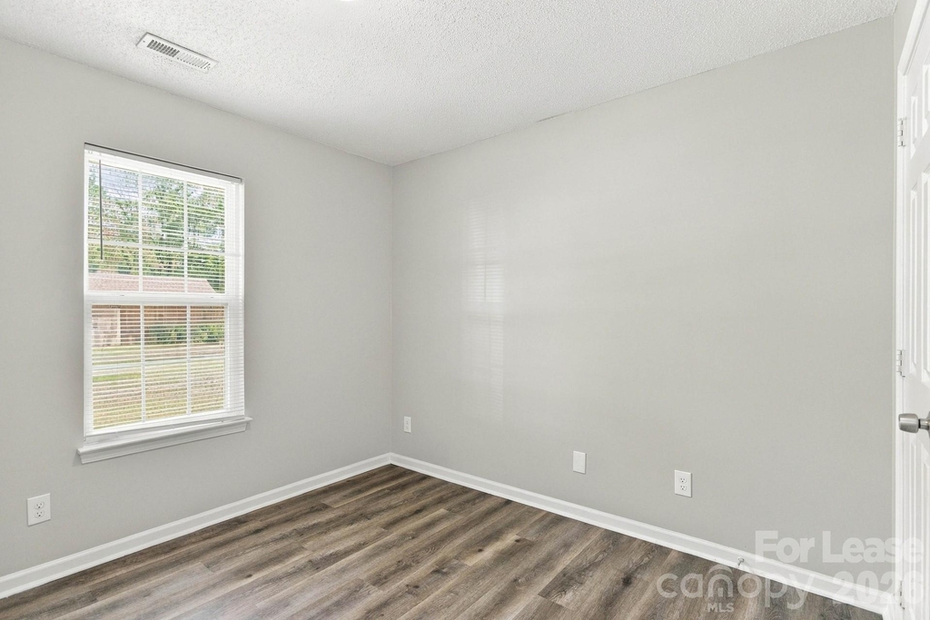 2639 Daffodil Drive - Photo 11