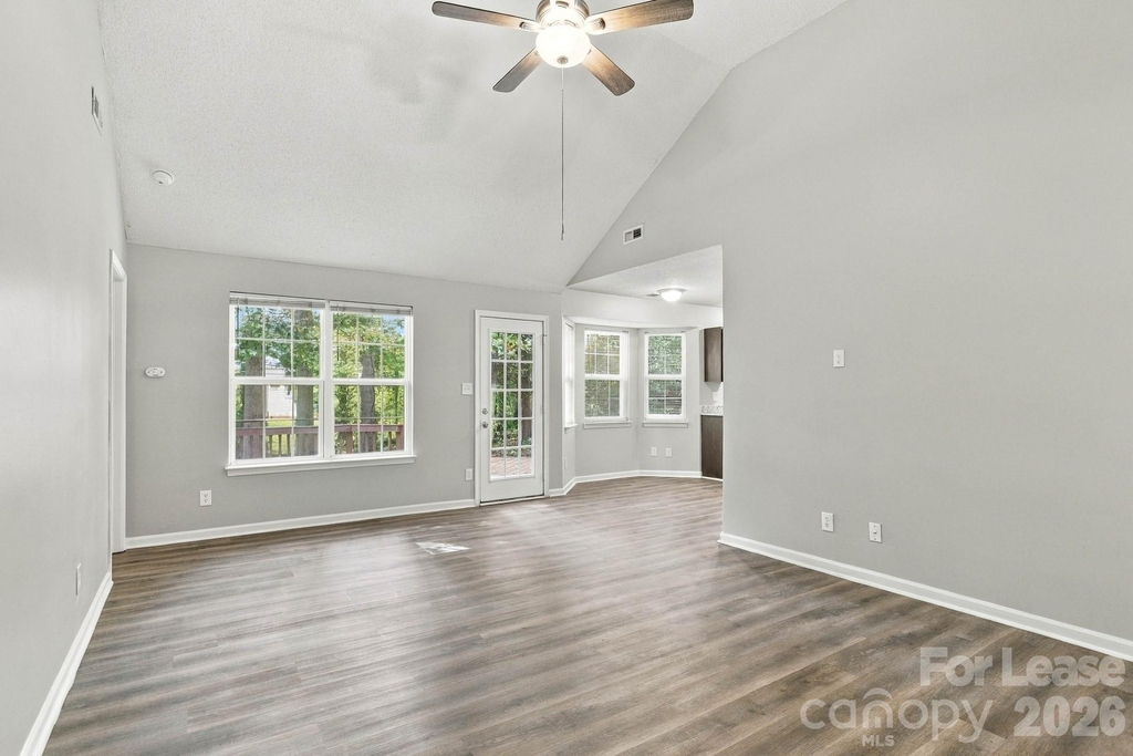 2639 Daffodil Drive - Photo 5