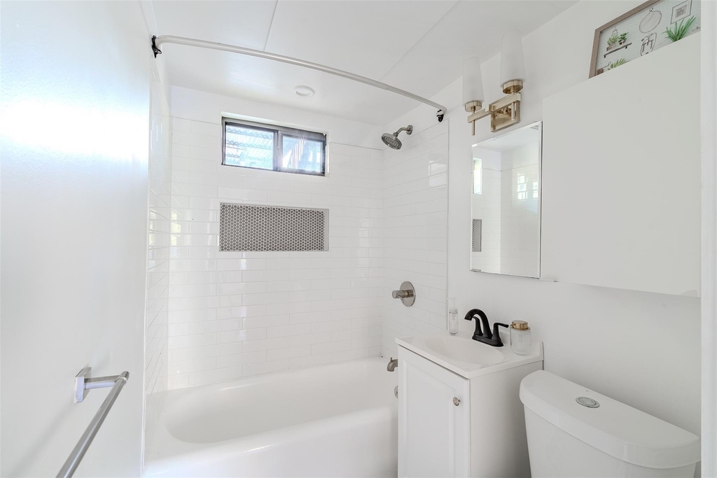 5305 Reiger Avenue - Photo 5