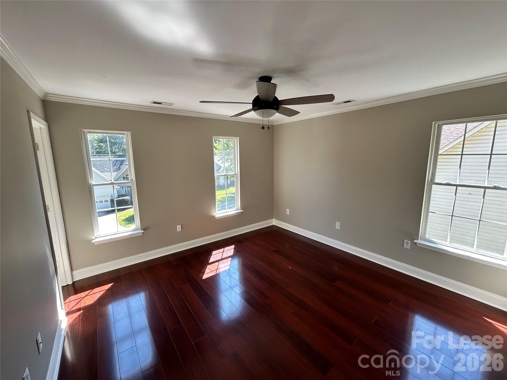 1547 Cambridge Heights Place Nw - Photo 9