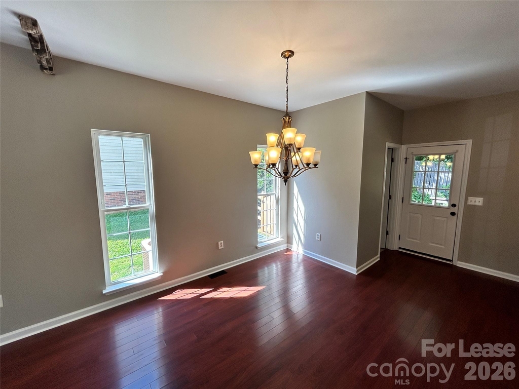 1547 Cambridge Heights Place Nw - Photo 5