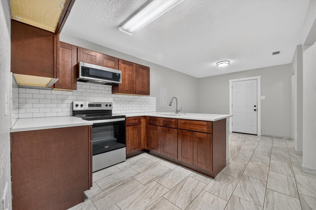 5304 Carol Avenue - Photo 2
