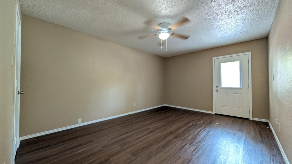 1911 Mack Place - Photo 3