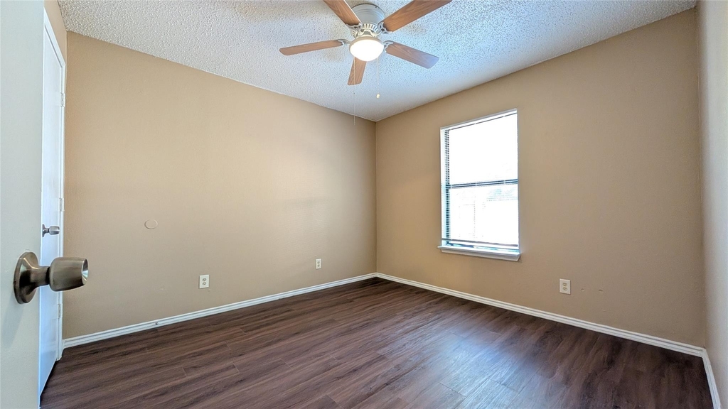 1911 Mack Place - Photo 11