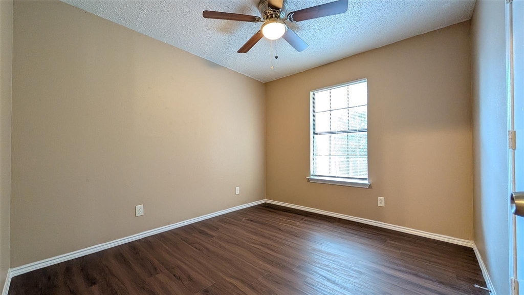 1911 Mack Place - Photo 10