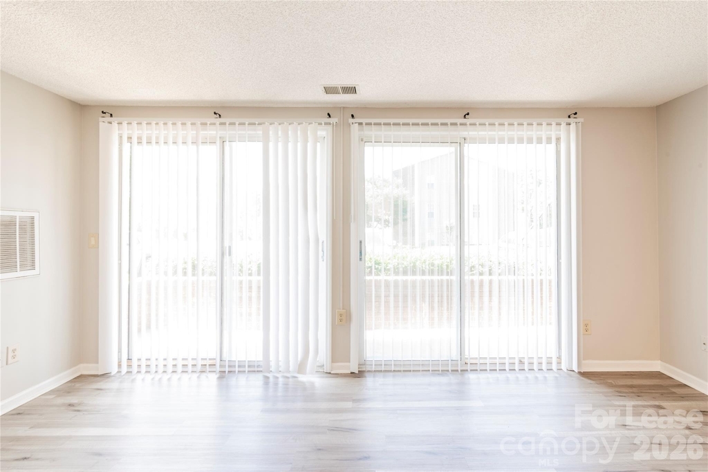 1624 Arlyn Circle - Photo 2