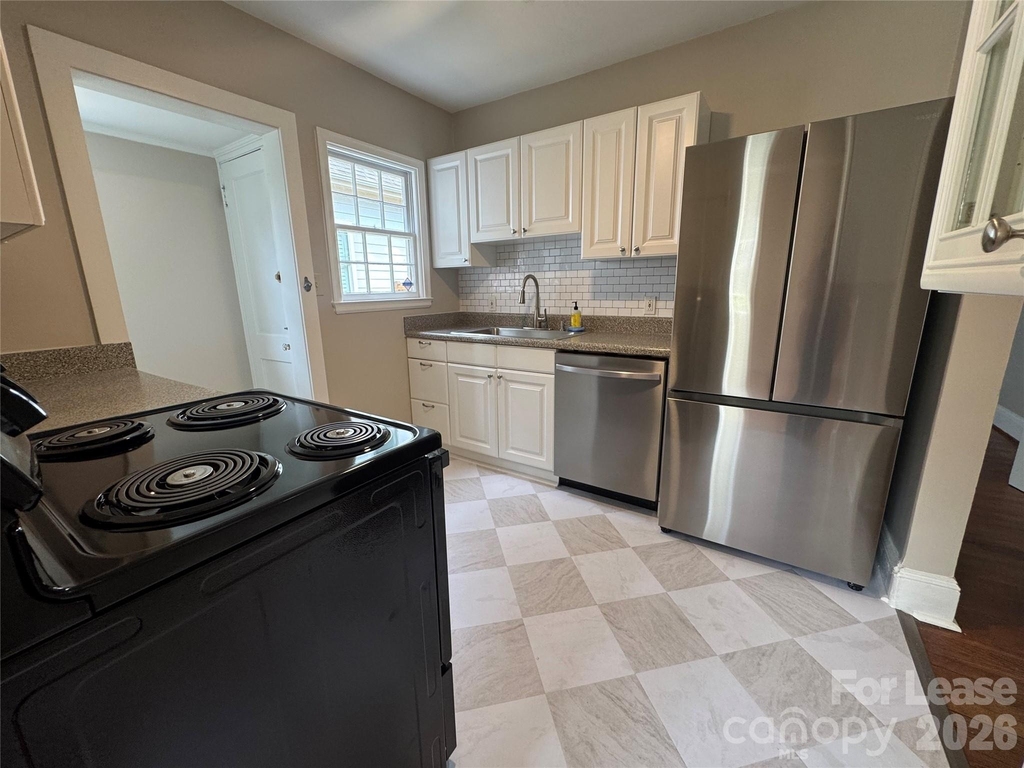 2213 Chesterfield Avenue - Photo 4