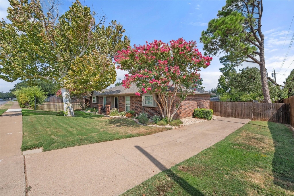 3204 Brown Trail - Photo 0