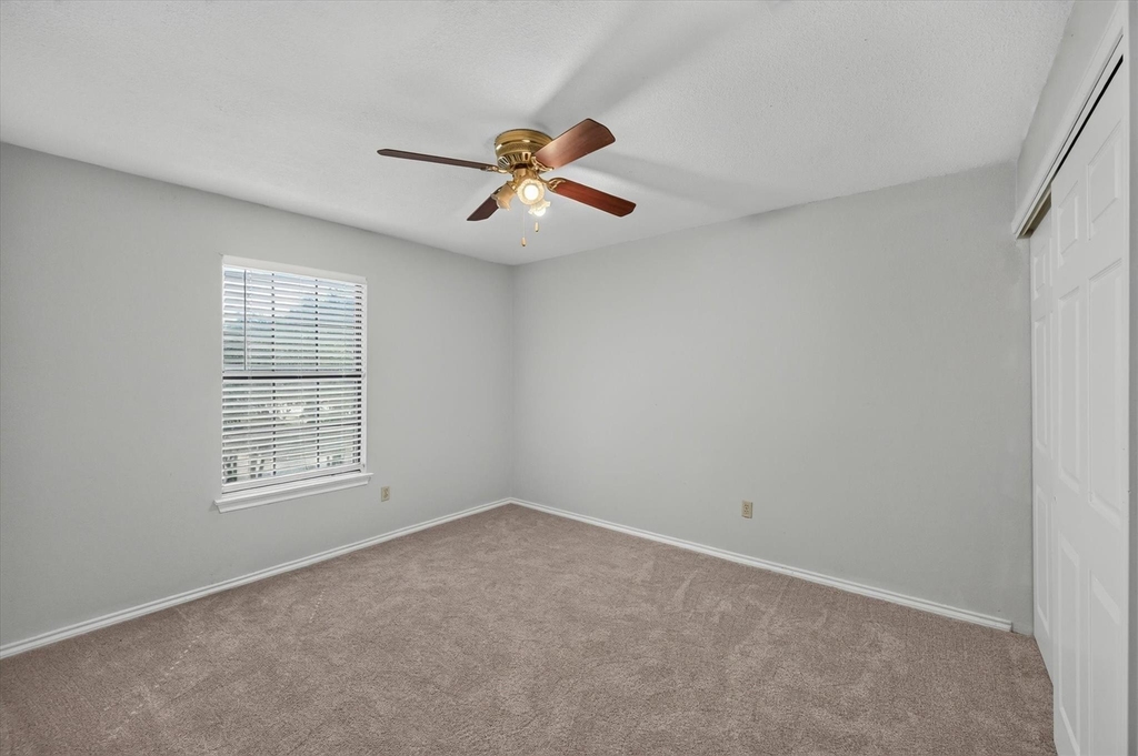 4301 Hudson Avenue - Photo 11