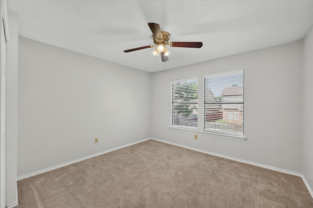 4301 Hudson Avenue - Photo 13