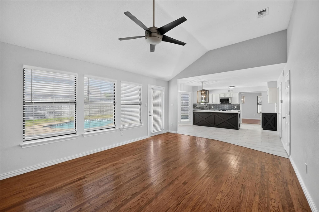4301 Hudson Avenue - Photo 3