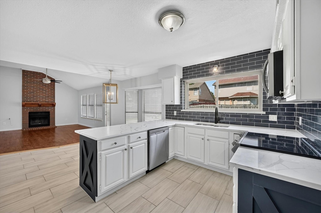 4301 Hudson Avenue - Photo 4