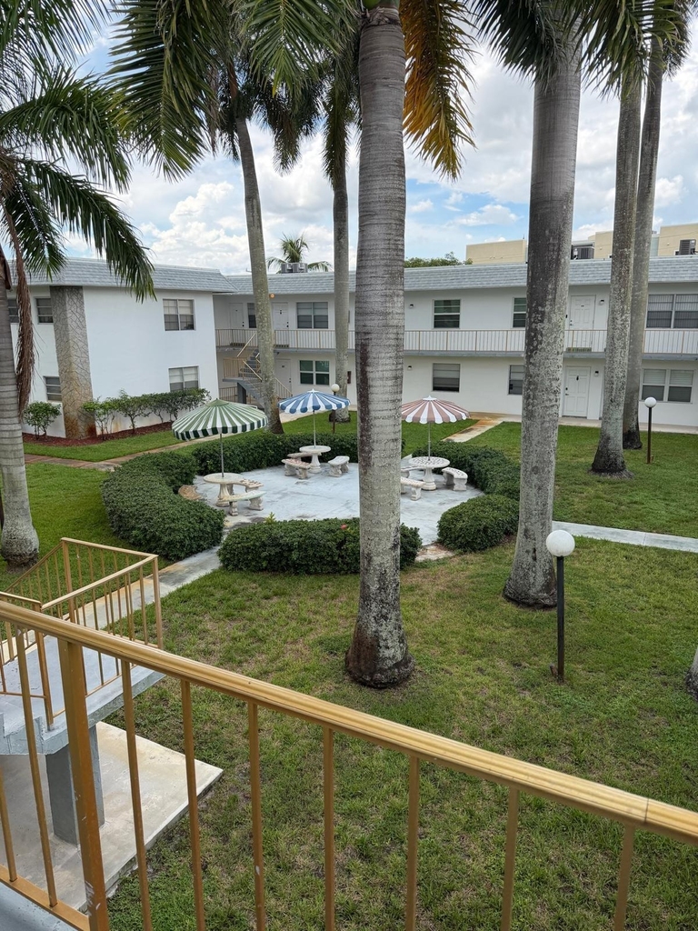 6211 Sw 37th Street - Photo 2