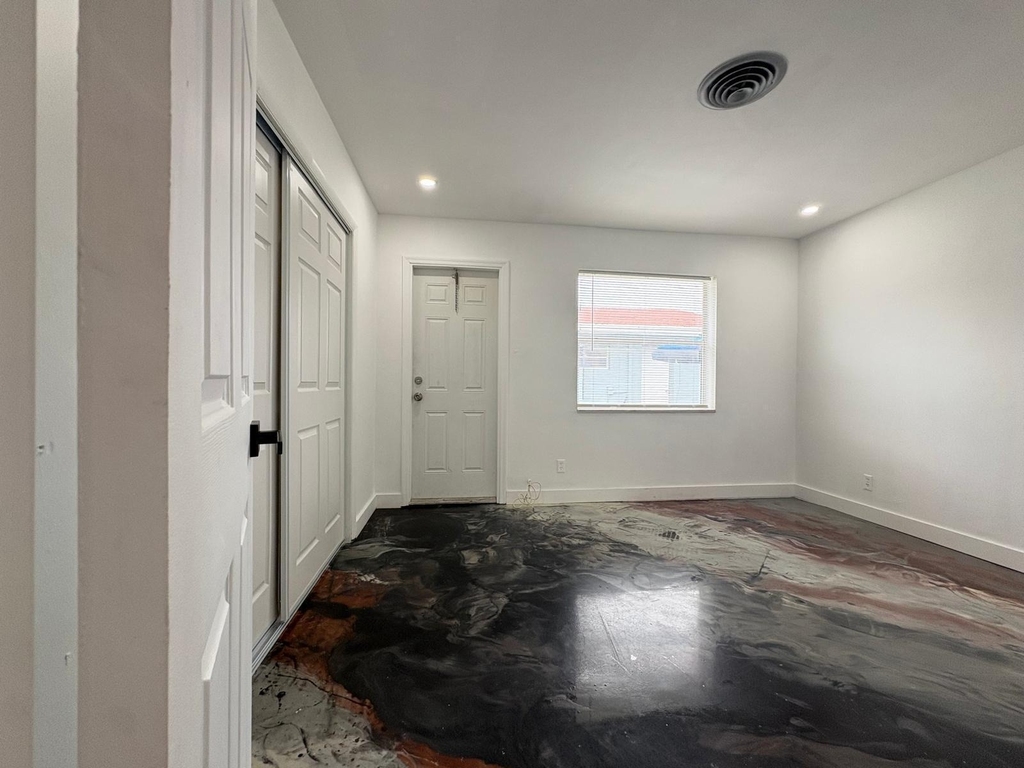 739 Ne 13th Court - Photo 4