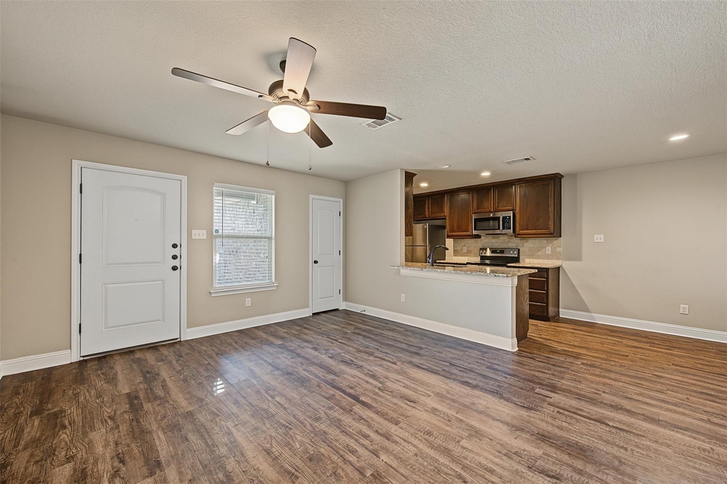 3216 Cherry Lane - Photo 4