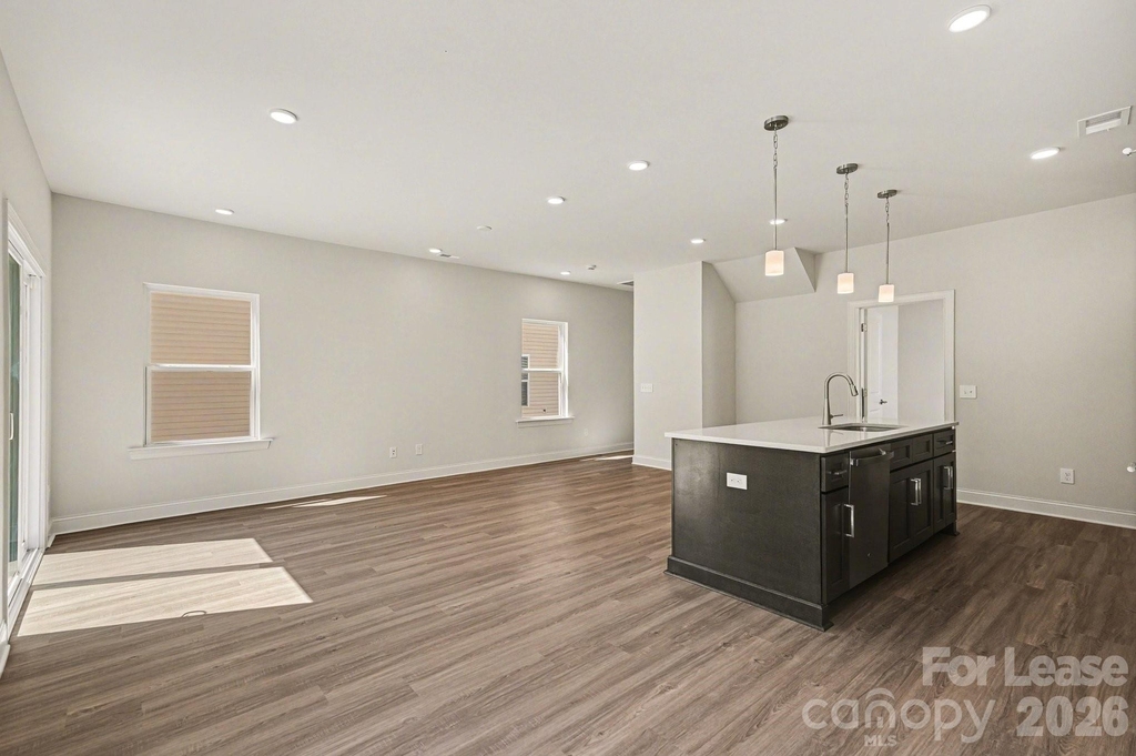 562 W Wilson Avenue - Photo 18