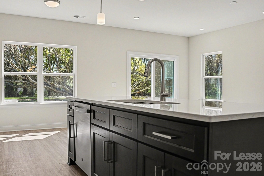 562 W Wilson Avenue - Photo 11