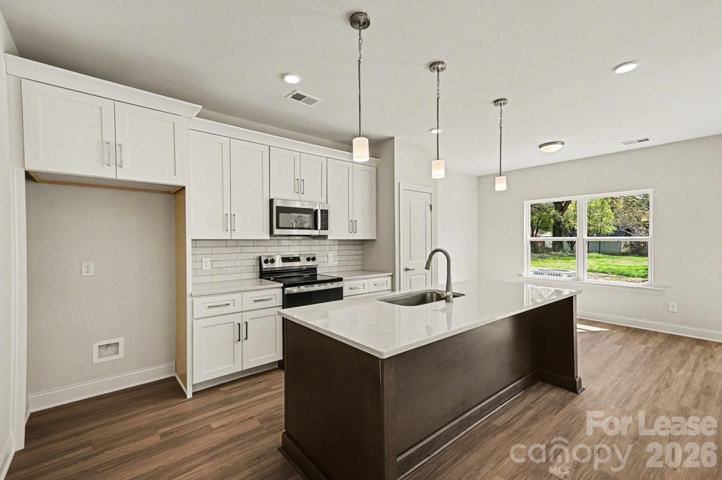 562 W Wilson Avenue - Photo 9