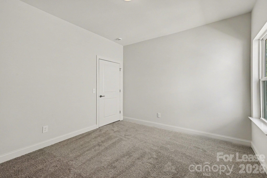 562 W Wilson Avenue - Photo 37