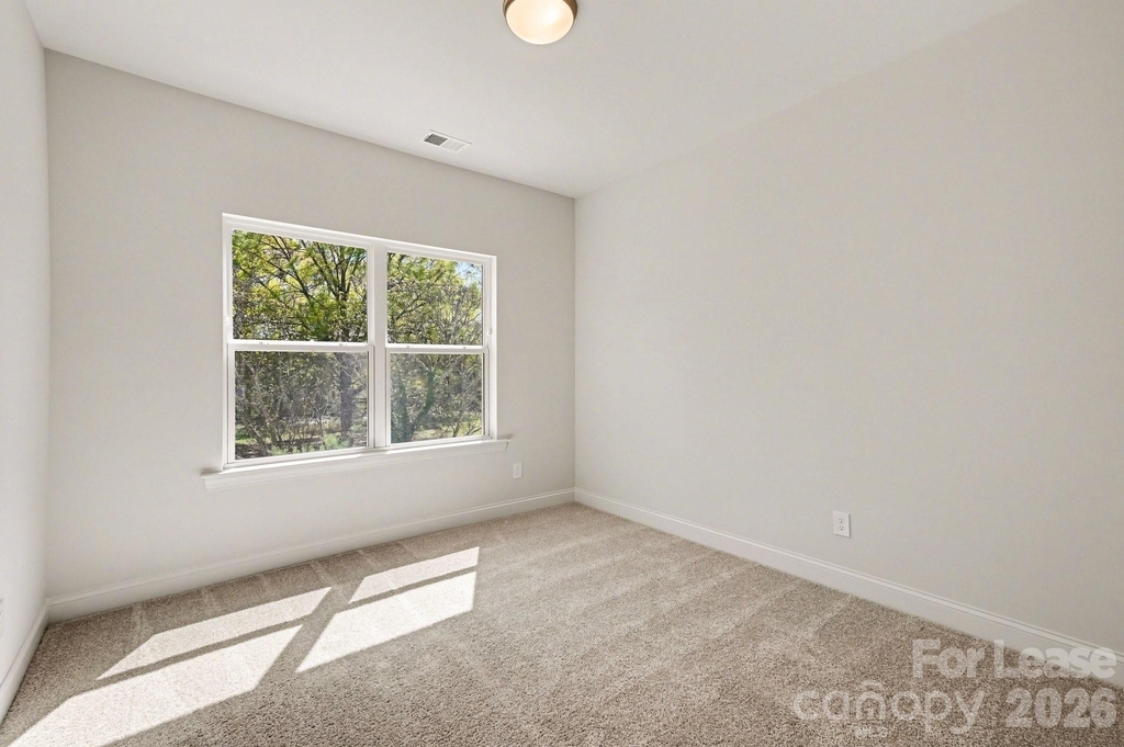 562 W Wilson Avenue - Photo 29