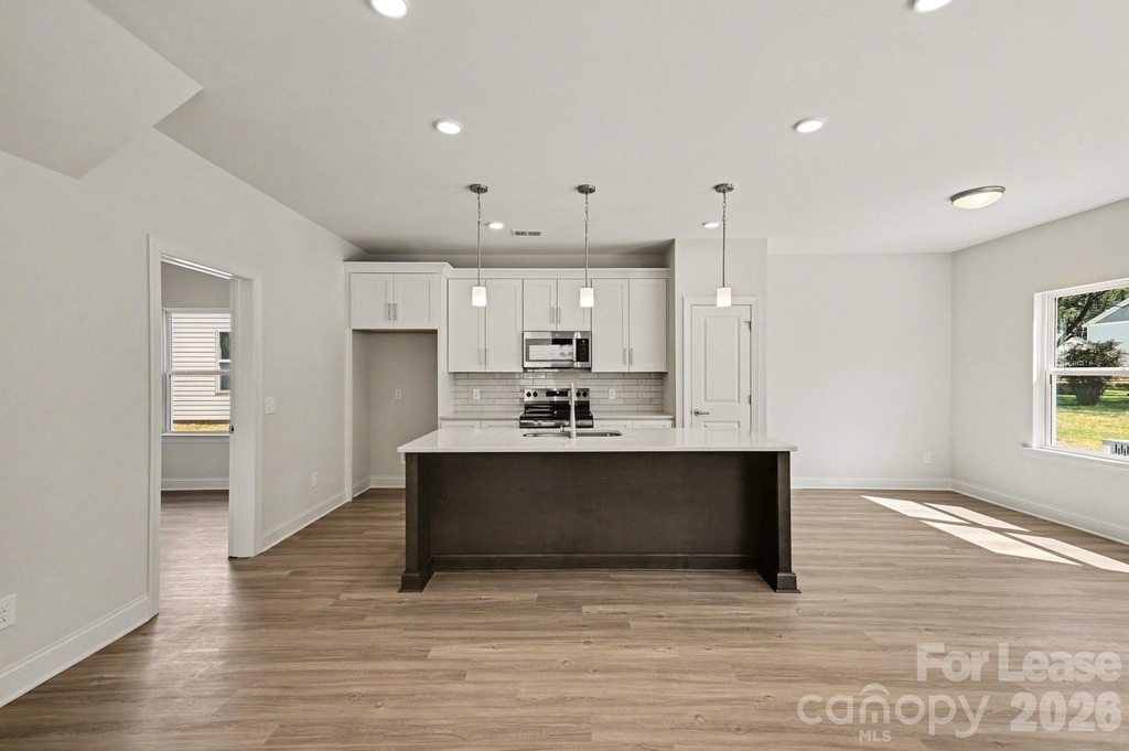 562 W Wilson Avenue - Photo 8