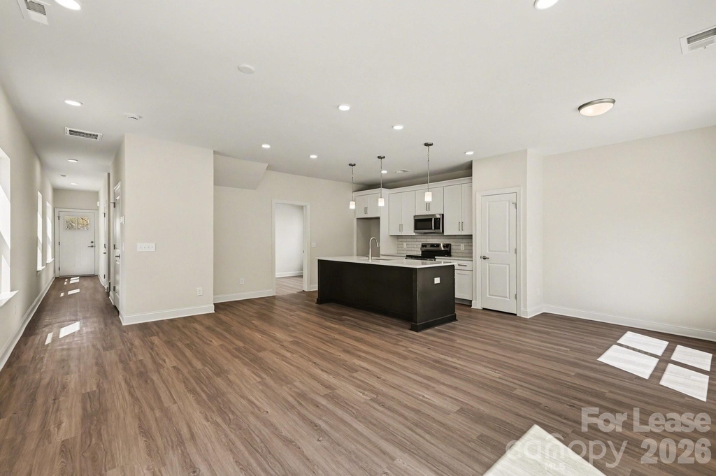 562 W Wilson Avenue - Photo 6