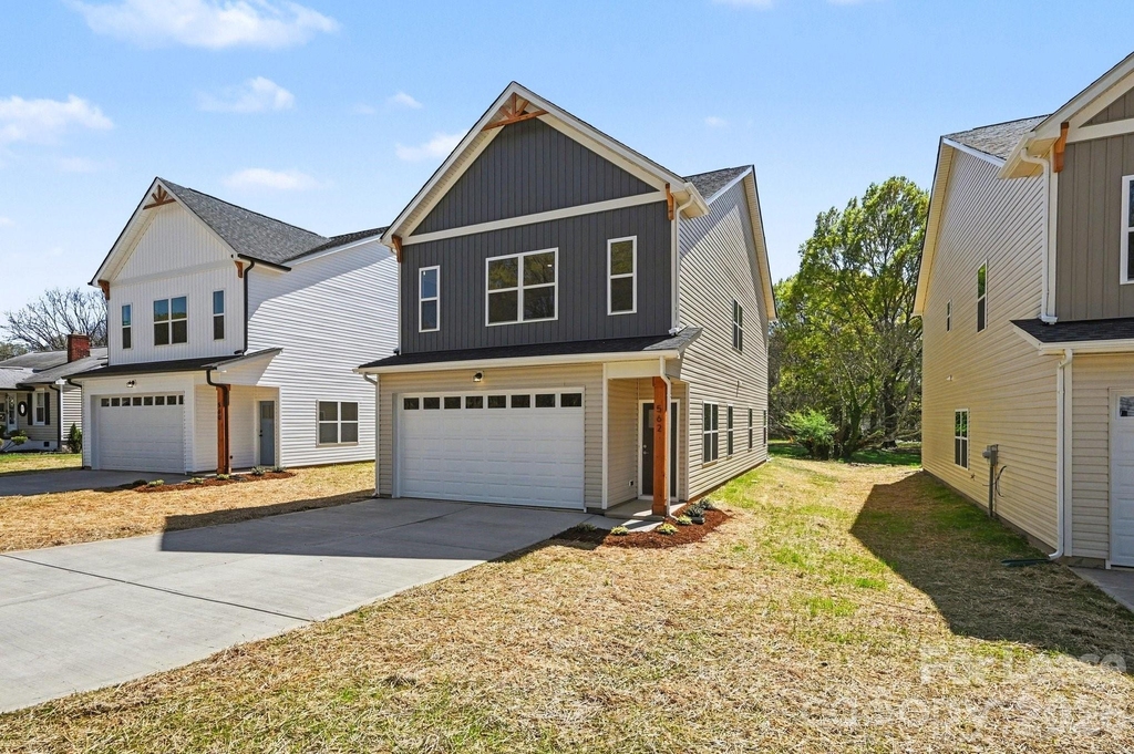 562 W Wilson Avenue - Photo 2