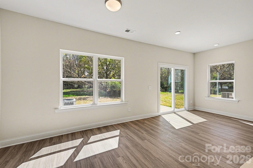 562 W Wilson Avenue - Photo 21